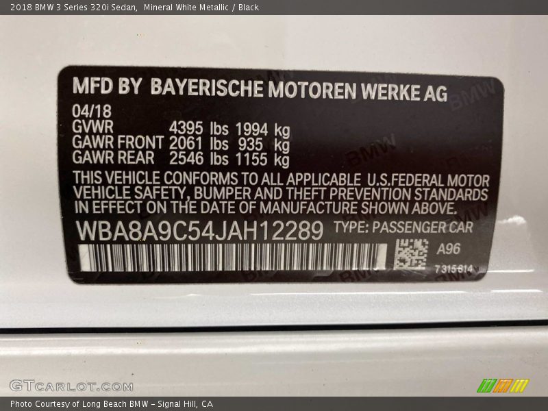 Mineral White Metallic / Black 2018 BMW 3 Series 320i Sedan