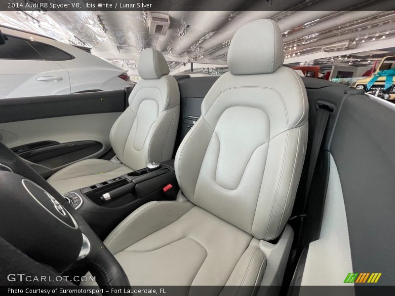 Front Seat of 2014 R8 Spyder V8
