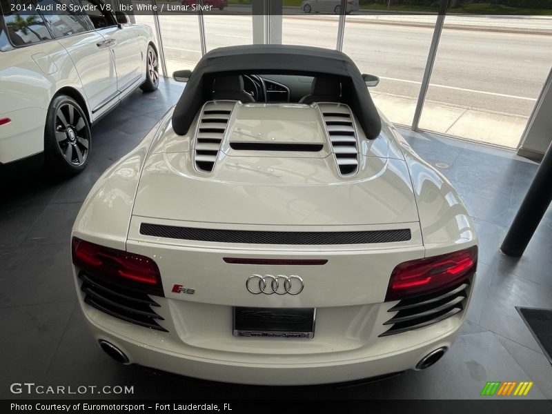 Ibis White / Lunar Silver 2014 Audi R8 Spyder V8