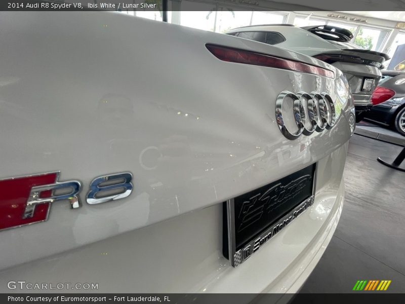 Ibis White / Lunar Silver 2014 Audi R8 Spyder V8