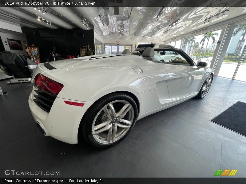 Ibis White / Lunar Silver 2014 Audi R8 Spyder V8