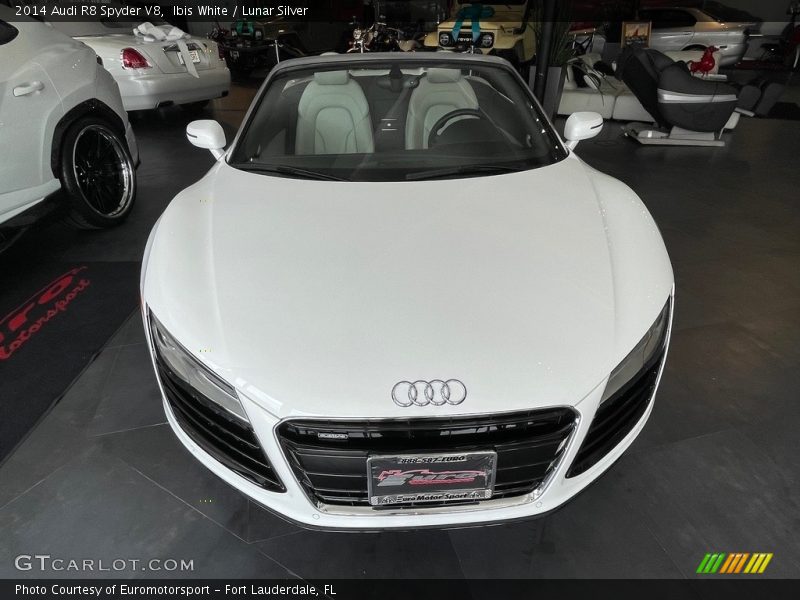 Ibis White / Lunar Silver 2014 Audi R8 Spyder V8