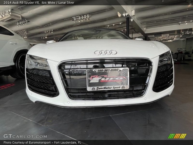 Ibis White / Lunar Silver 2014 Audi R8 Spyder V8