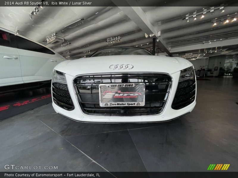 Ibis White / Lunar Silver 2014 Audi R8 Spyder V8