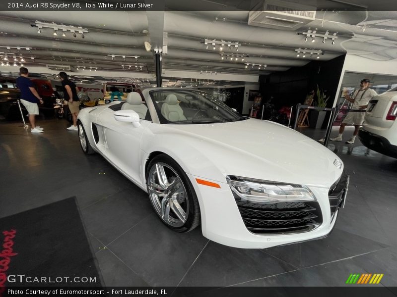 Ibis White / Lunar Silver 2014 Audi R8 Spyder V8