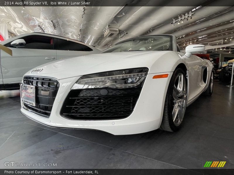 Ibis White / Lunar Silver 2014 Audi R8 Spyder V8