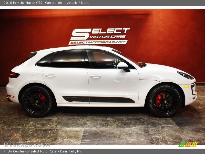 Carrara White Metallic / Black 2018 Porsche Macan GTS