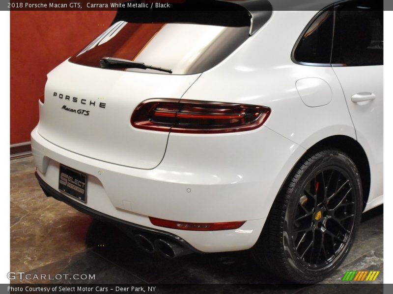 Carrara White Metallic / Black 2018 Porsche Macan GTS