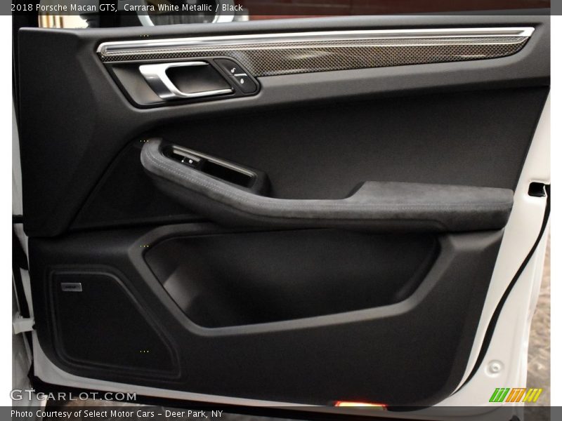 Carrara White Metallic / Black 2018 Porsche Macan GTS