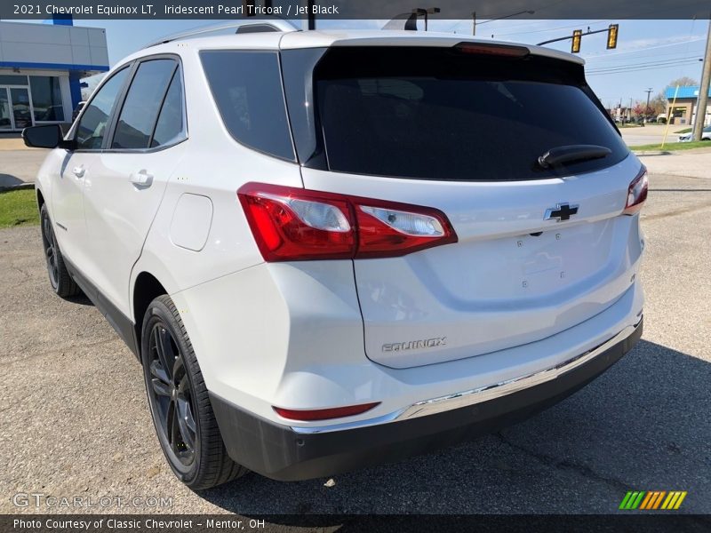 Iridescent Pearl Tricoat / Jet Black 2021 Chevrolet Equinox LT