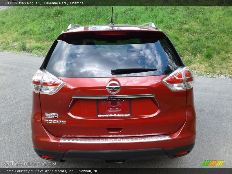 Cayenne Red / Charcoal 2016 Nissan Rogue S