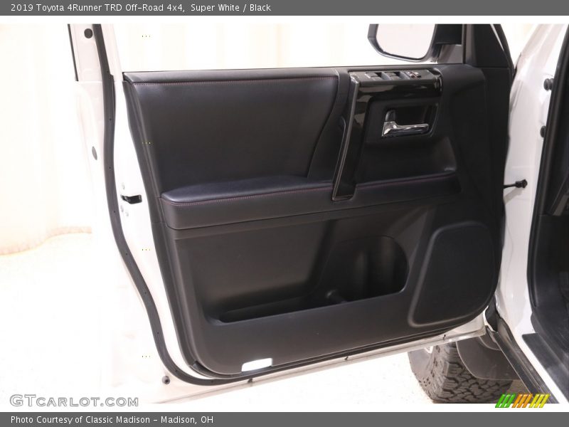 Super White / Black 2019 Toyota 4Runner TRD Off-Road 4x4
