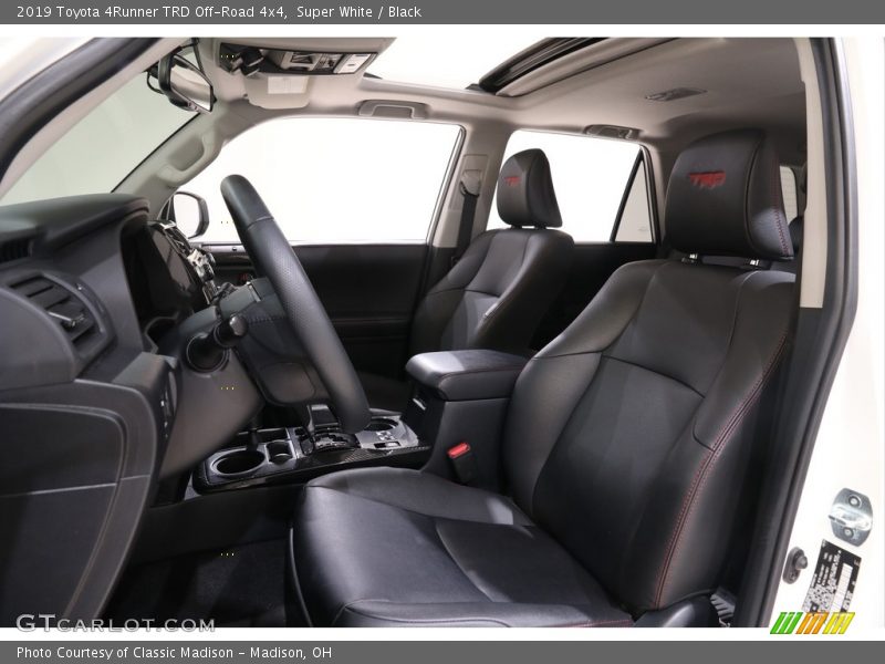 Super White / Black 2019 Toyota 4Runner TRD Off-Road 4x4
