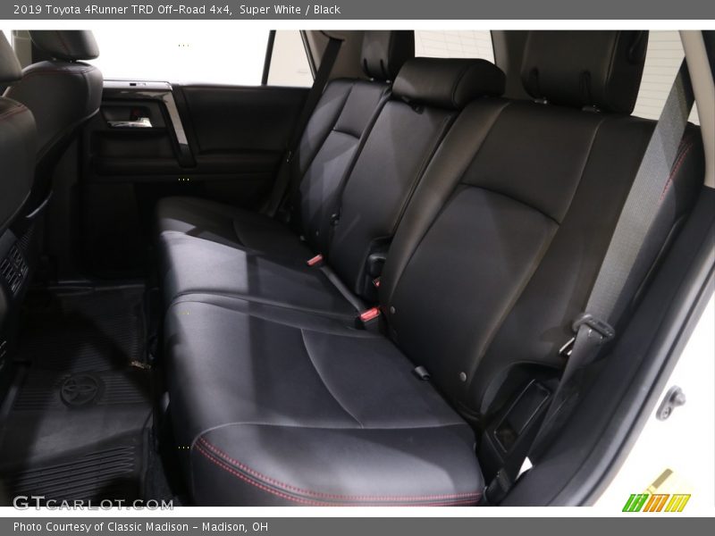 Super White / Black 2019 Toyota 4Runner TRD Off-Road 4x4