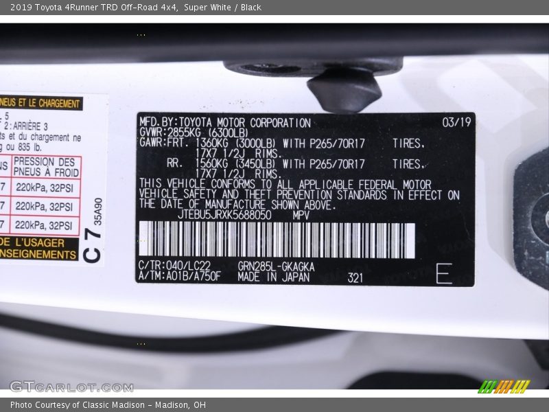 Super White / Black 2019 Toyota 4Runner TRD Off-Road 4x4