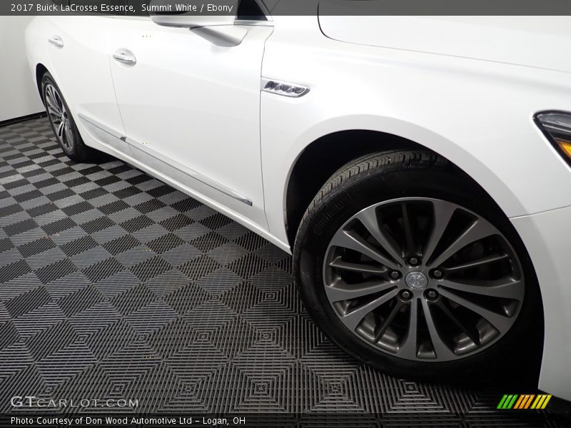 Summit White / Ebony 2017 Buick LaCrosse Essence