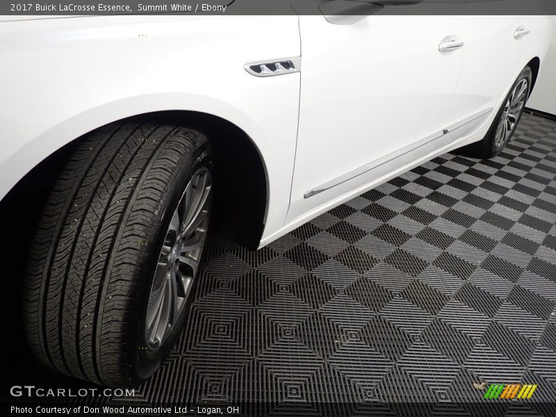 Summit White / Ebony 2017 Buick LaCrosse Essence
