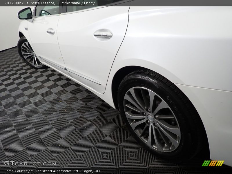 Summit White / Ebony 2017 Buick LaCrosse Essence