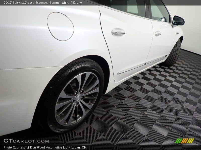 Summit White / Ebony 2017 Buick LaCrosse Essence