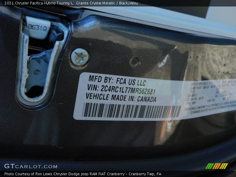 Granite Crystal Metallic / Black/Alloy 2021 Chrysler Pacifica Hybrid Touring L