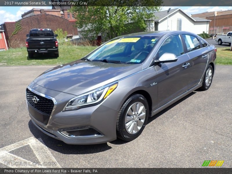 Front 3/4 View of 2017 Sonata SE