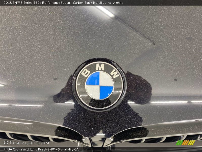 Carbon Black Metallic / Ivory White 2018 BMW 5 Series 530e iPerfomance Sedan
