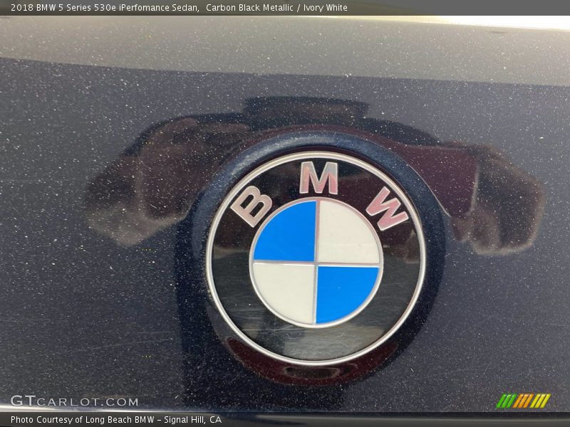 Carbon Black Metallic / Ivory White 2018 BMW 5 Series 530e iPerfomance Sedan