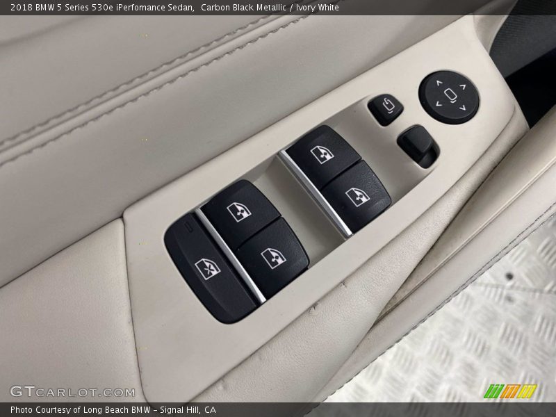 Carbon Black Metallic / Ivory White 2018 BMW 5 Series 530e iPerfomance Sedan