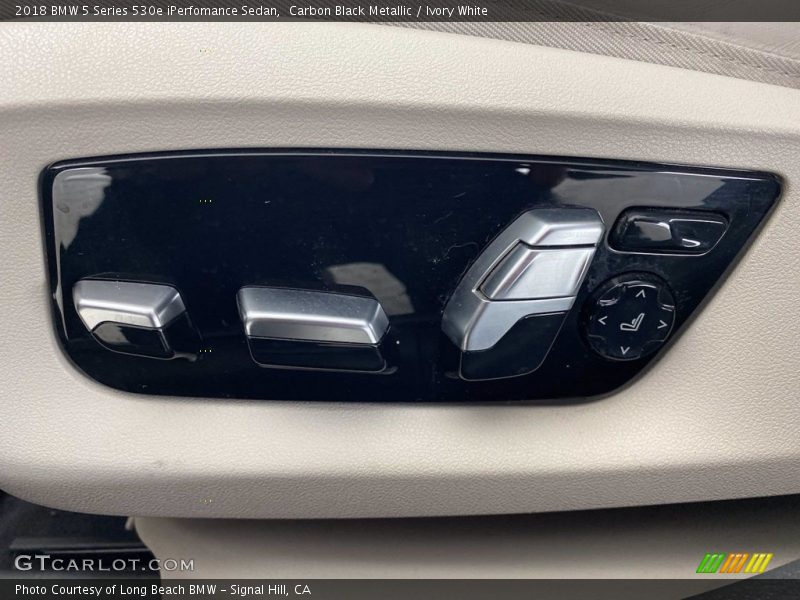 Carbon Black Metallic / Ivory White 2018 BMW 5 Series 530e iPerfomance Sedan