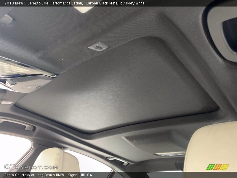 Carbon Black Metallic / Ivory White 2018 BMW 5 Series 530e iPerfomance Sedan