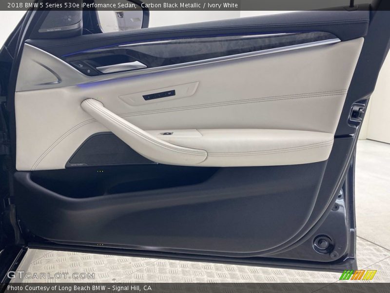 Carbon Black Metallic / Ivory White 2018 BMW 5 Series 530e iPerfomance Sedan