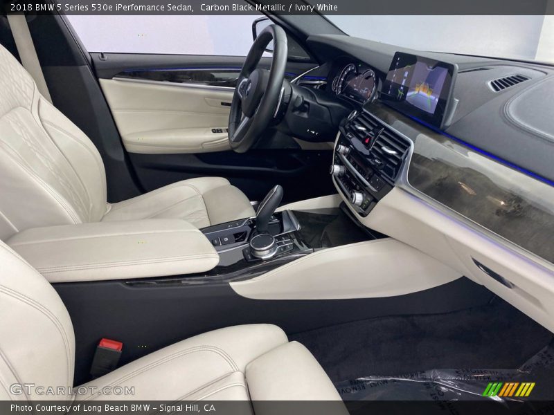 Carbon Black Metallic / Ivory White 2018 BMW 5 Series 530e iPerfomance Sedan