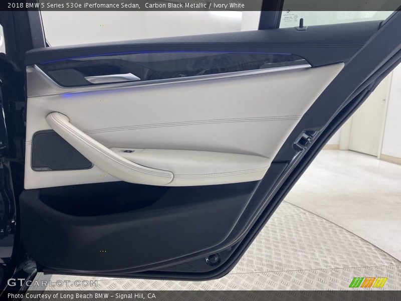 Carbon Black Metallic / Ivory White 2018 BMW 5 Series 530e iPerfomance Sedan