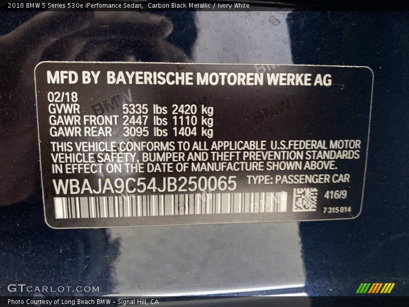 Carbon Black Metallic / Ivory White 2018 BMW 5 Series 530e iPerfomance Sedan