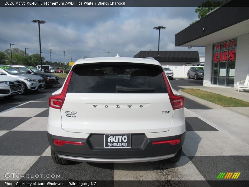 Ice White / Blond/Charcoal 2020 Volvo XC40 T5 Momentum AWD