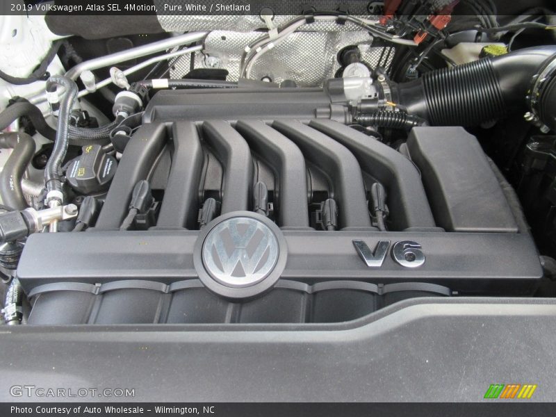 Pure White / Shetland 2019 Volkswagen Atlas SEL 4Motion