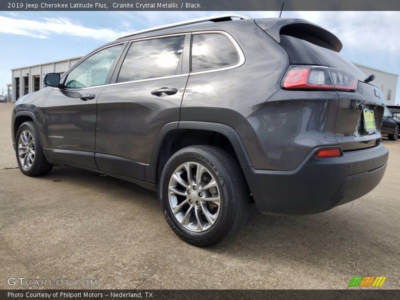 Granite Crystal Metallic / Black 2019 Jeep Cherokee Latitude Plus