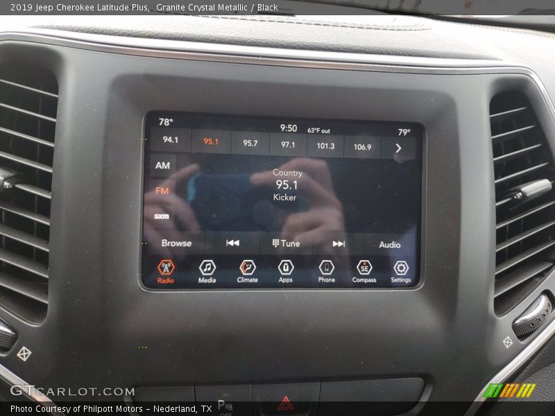 Granite Crystal Metallic / Black 2019 Jeep Cherokee Latitude Plus