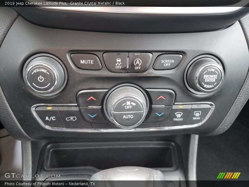 Granite Crystal Metallic / Black 2019 Jeep Cherokee Latitude Plus