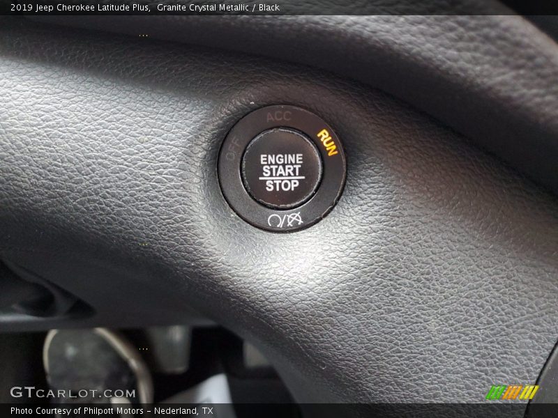 Granite Crystal Metallic / Black 2019 Jeep Cherokee Latitude Plus