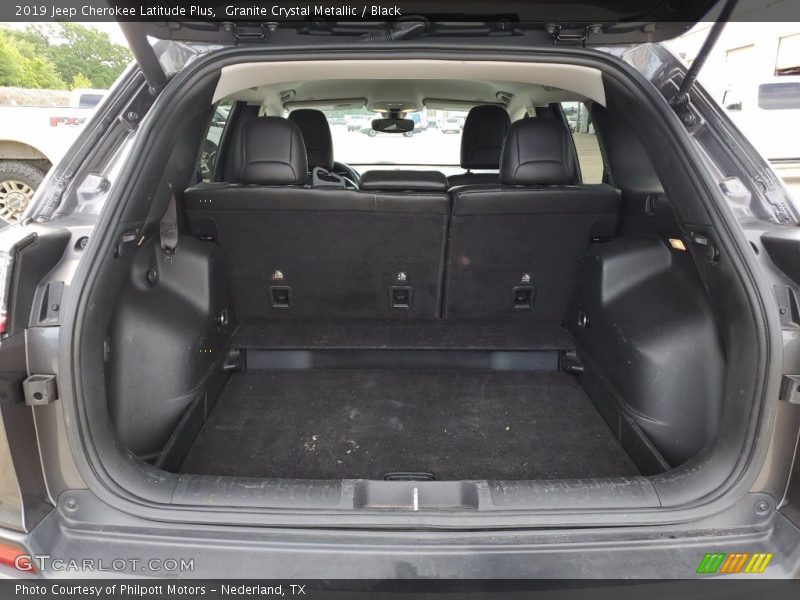 Granite Crystal Metallic / Black 2019 Jeep Cherokee Latitude Plus