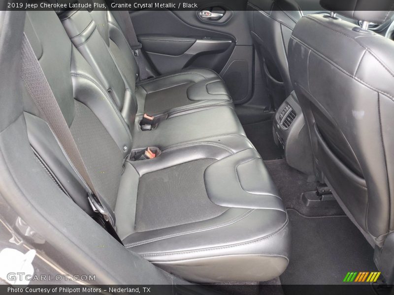 Granite Crystal Metallic / Black 2019 Jeep Cherokee Latitude Plus