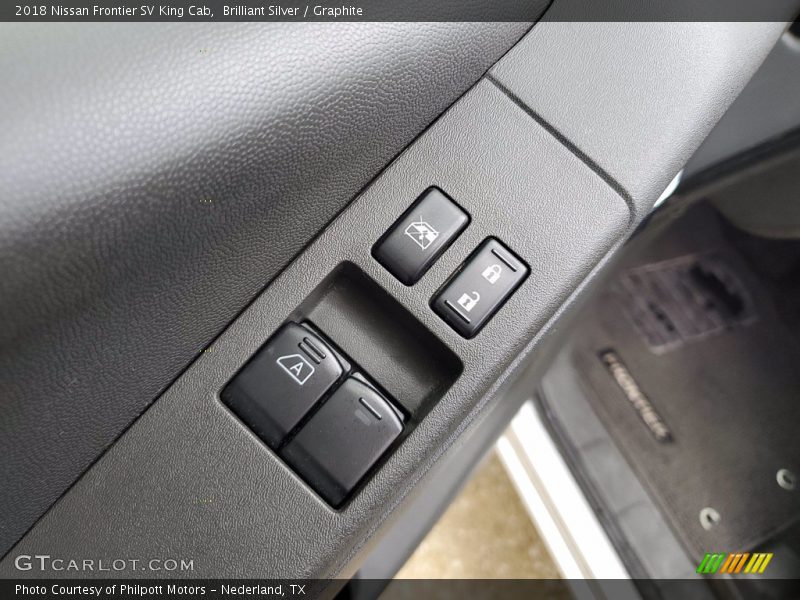 Brilliant Silver / Graphite 2018 Nissan Frontier SV King Cab