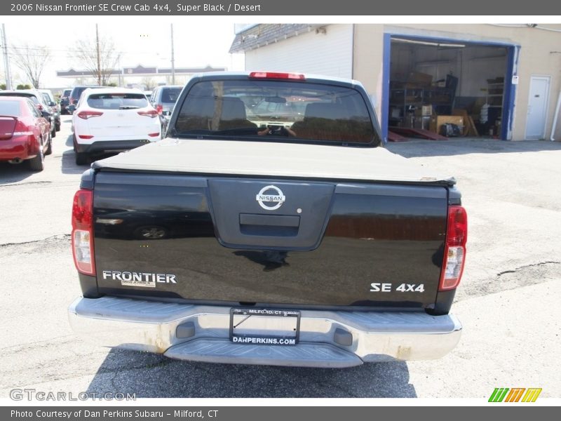 Super Black / Desert 2006 Nissan Frontier SE Crew Cab 4x4