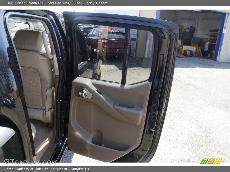 Super Black / Desert 2006 Nissan Frontier SE Crew Cab 4x4