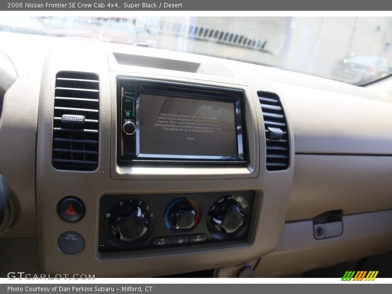 Super Black / Desert 2006 Nissan Frontier SE Crew Cab 4x4