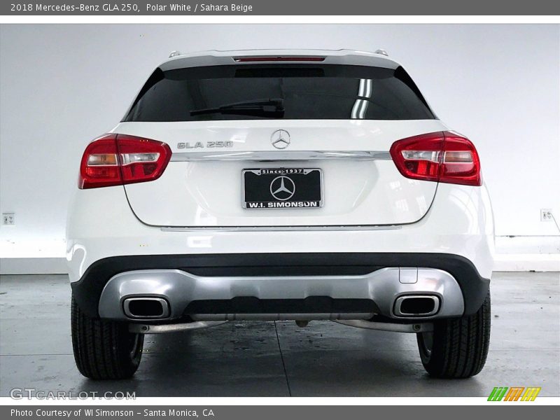 Polar White / Sahara Beige 2018 Mercedes-Benz GLA 250