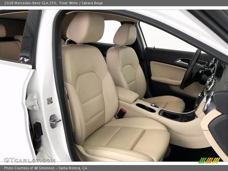 Polar White / Sahara Beige 2018 Mercedes-Benz GLA 250