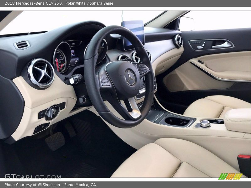 Polar White / Sahara Beige 2018 Mercedes-Benz GLA 250