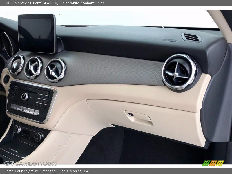 Polar White / Sahara Beige 2018 Mercedes-Benz GLA 250